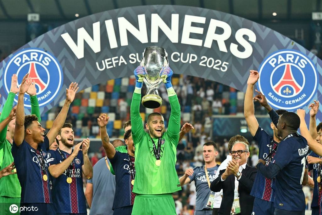 舍瓦利耶首秀扑点助巴黎6比5胜热刺夺冠
舍瓦利耶首秀扑点助巴黎6比5胜热刺夺冠